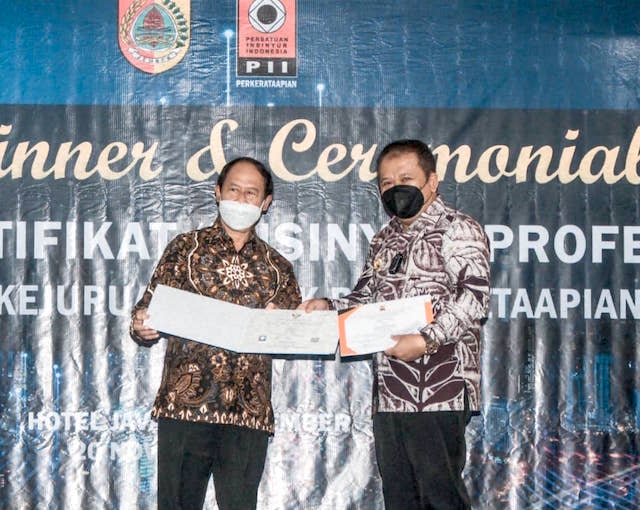 Bupati Jember Hendy Siswanto Raih Gelar Insinyur Profesional Utama